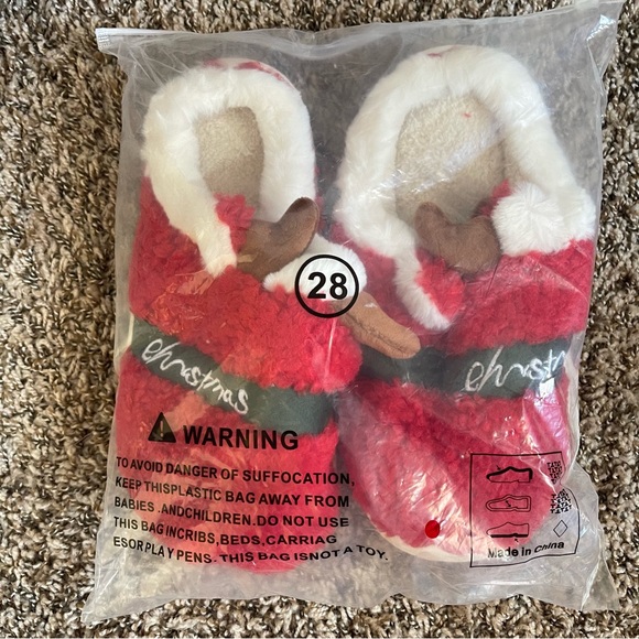 NWT Cute Christmas Reindeer Plush Memory Foam Slippers. - Picture 11 of 13